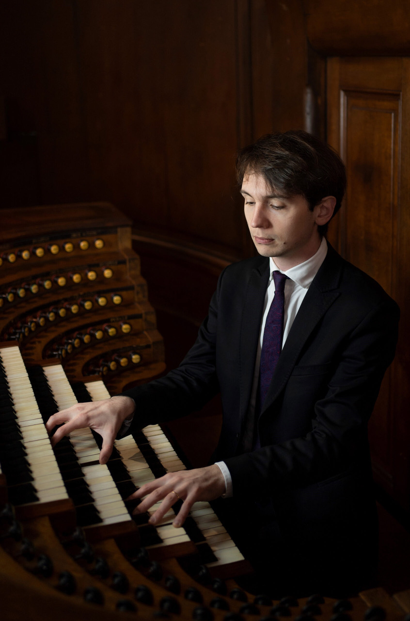 Karol Mossakowski at the organ console